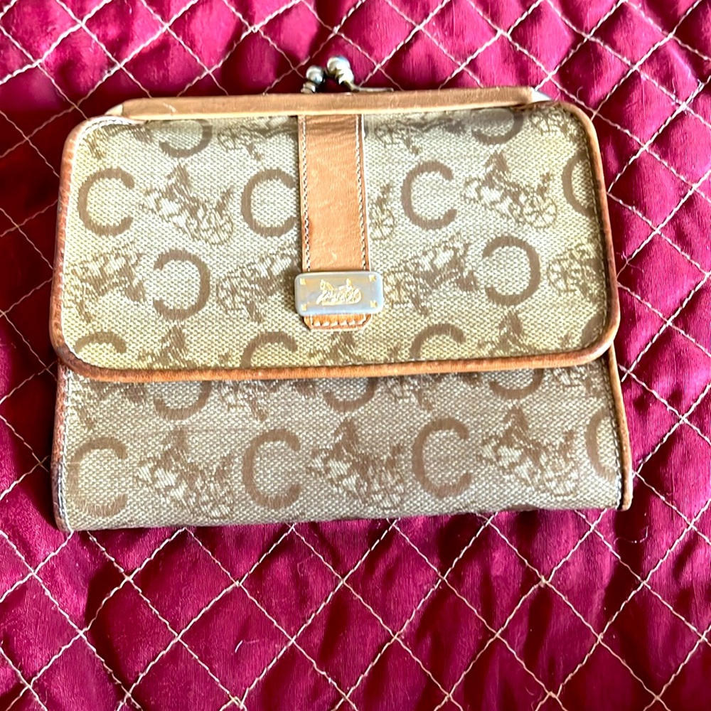 Celien wallet with kiss coing lock